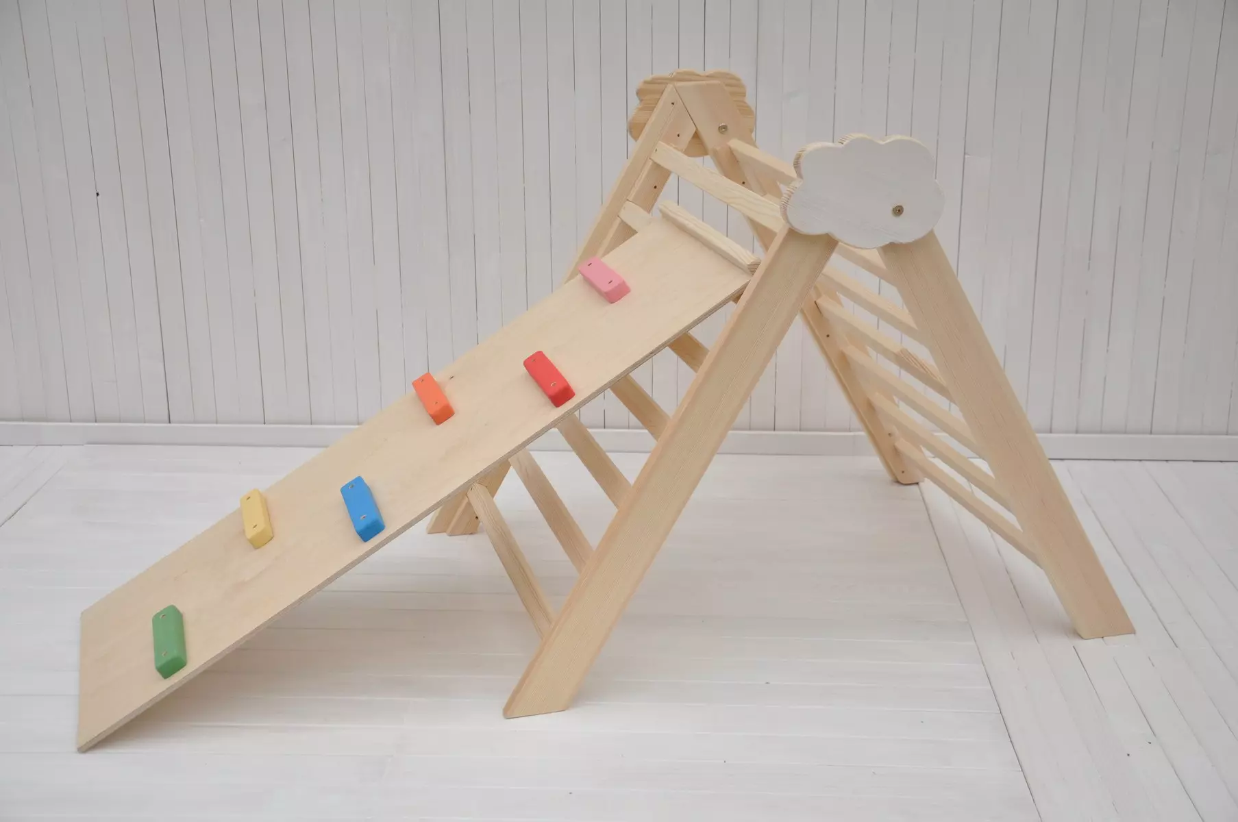 Toddler gym Cloud indoor climbing frame pikler triangle and slide playground: solid wood structure with steps and rocks orthopedic toy for babies and toddlers flat feet prevention at home.