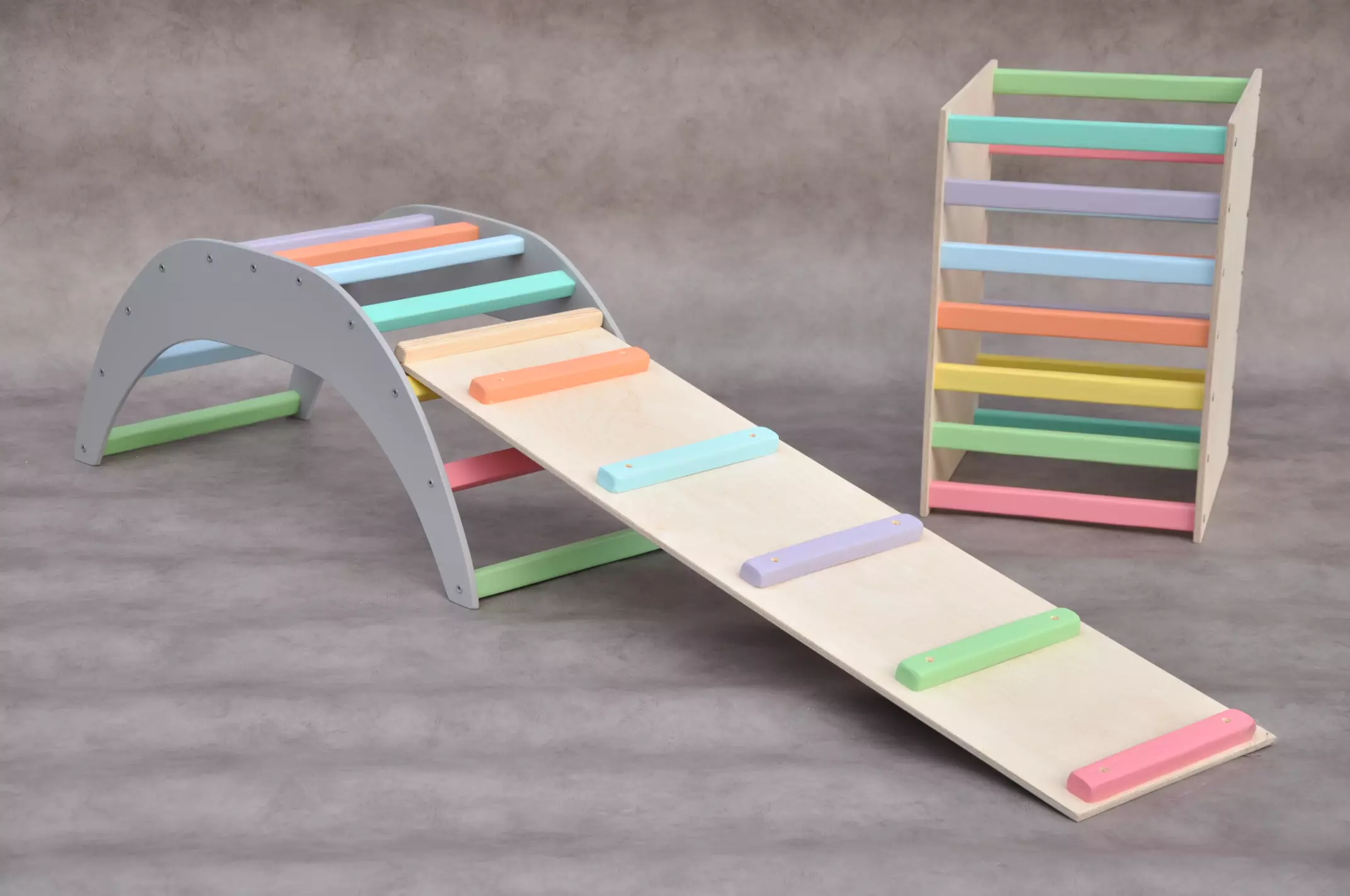 Ball pit and tunnel climber for babies with climbing arch Barin Toys indoor toys for active toddlers and children up to 5 years old age.